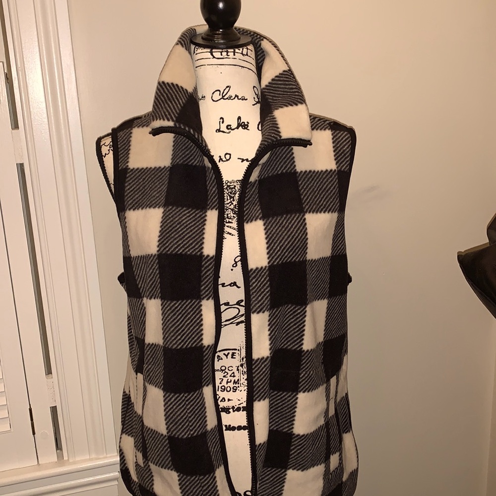 Chaps Fleece Buffalo Plaid Zip Vest w/slit pockets